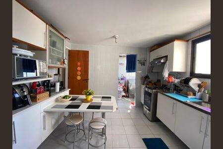 Apartamento à venda com 114m², 4 quartos e 2 vagas Apartamento à venda com 114m², 4 quartos e 2 vagasCozinha