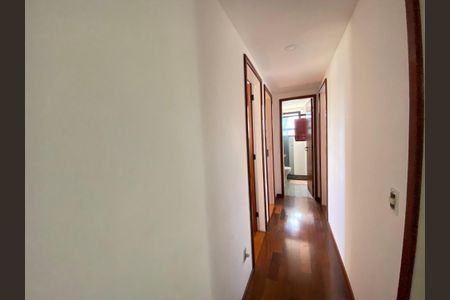 Apartamento à venda com 114m², 4 quartos e 2 vagas Apartamento à venda com 114m², 4 quartos e 2 vagasCorredor