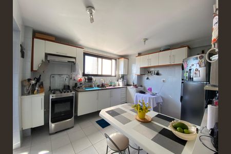 Apartamento à venda com 114m², 4 quartos e 2 vagas Apartamento à venda com 114m², 4 quartos e 2 vagasCozinha