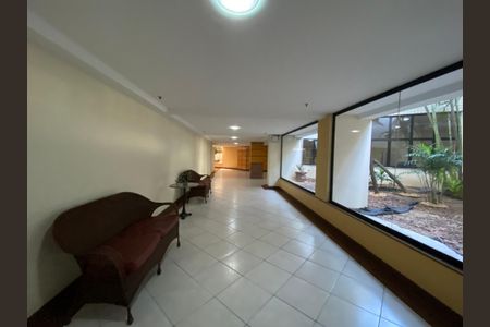 Apartamento à venda com 114m², 4 quartos e 2 vagas Apartamento à venda com 114m², 4 quartos e 2 vagasHall social