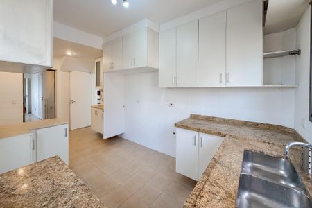 Apartamento para alugar com 250m², 4 quartos e 3 vagas Apartamento para alugar com 250m², 4 quartos e 3 vagasCozinha