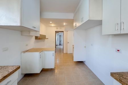 Apartamento para alugar com 250m², 4 quartos e 3 vagas Apartamento para alugar com 250m², 4 quartos e 3 vagasCozinha
