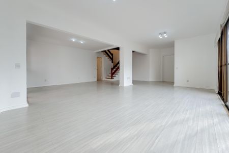 Apartamento para alugar com 250m², 4 quartos e 3 vagas Apartamento para alugar com 250m², 4 quartos e 3 vagasSala