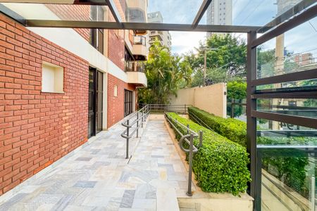 Apartamento para alugar com 250m², 4 quartos e 3 vagas Apartamento para alugar com 250m², 4 quartos e 3 vagasEntrada