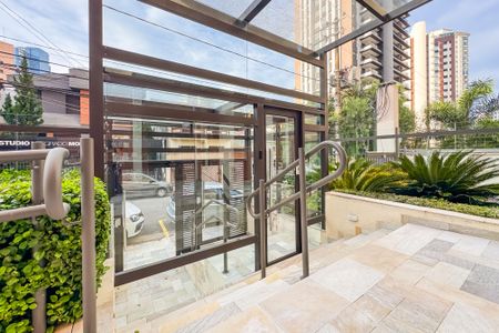 Apartamento para alugar com 250m², 4 quartos e 3 vagas Apartamento para alugar com 250m², 4 quartos e 3 vagasEntrada