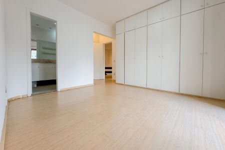 Apartamento para alugar com 250m², 4 quartos e 3 vagas Apartamento para alugar com 250m², 4 quartos e 3 vagasSuíte 2
