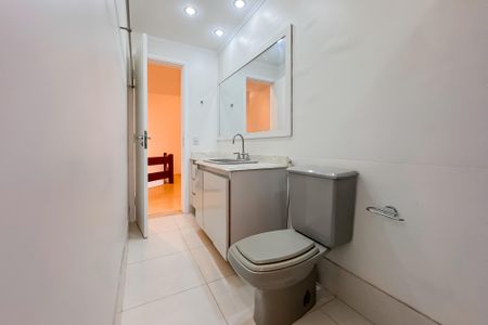 Apartamento para alugar com 250m², 4 quartos e 3 vagas Apartamento para alugar com 250m², 4 quartos e 3 vagasBanheiro Social