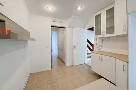 Apartamento para alugar com 250m², 4 quartos e 3 vagas Apartamento para alugar com 250m², 4 quartos e 3 vagasCozinha