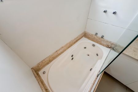 Apartamento para alugar com 250m², 4 quartos e 3 vagas Apartamento para alugar com 250m², 4 quartos e 3 vagasBanheiro da Suíte 2