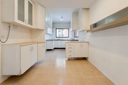 Apartamento para alugar com 250m², 4 quartos e 3 vagas Apartamento para alugar com 250m², 4 quartos e 3 vagasCozinha