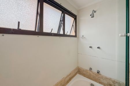 Apartamento para alugar com 250m², 4 quartos e 3 vagas Apartamento para alugar com 250m², 4 quartos e 3 vagasBanheiro da Suíte 2