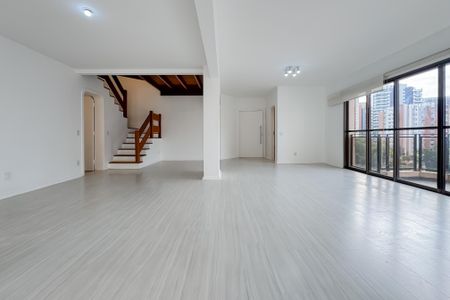 Apartamento para alugar com 250m², 4 quartos e 3 vagas Apartamento para alugar com 250m², 4 quartos e 3 vagasSala