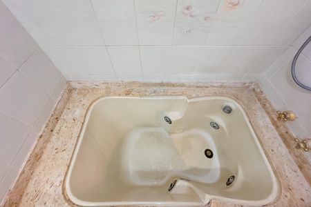 Apartamento para alugar com 250m², 4 quartos e 3 vagas Apartamento para alugar com 250m², 4 quartos e 3 vagasBanheiro da Suíte 1