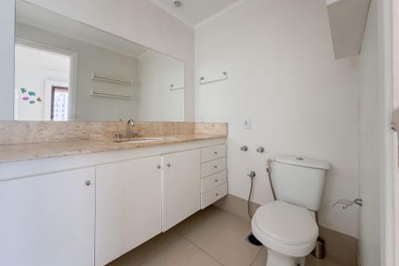 Apartamento para alugar com 250m², 4 quartos e 3 vagas Apartamento para alugar com 250m², 4 quartos e 3 vagasBanheiro da Suíte 2