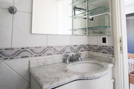 Apartamento à venda com 147m², 3 quartos e 3 vagasBanheiro da Suíte 2