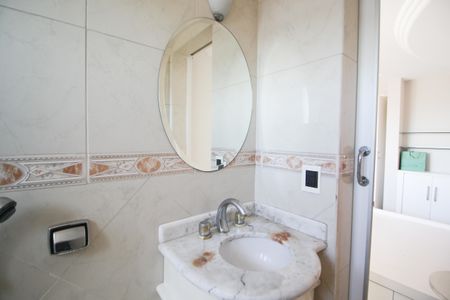 Apartamento à venda com 147m², 3 quartos e 3 vagasBanheiro da Suíte 1