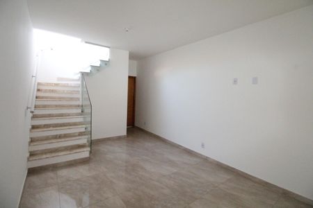 Casa para alugar com 185m², 4 quartos e 2 vagasSala