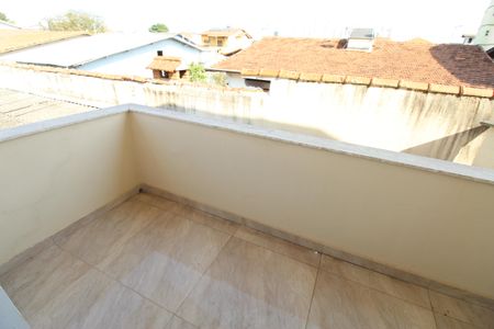 Casa para alugar com 185m², 4 quartos e 2 vagasSacada do Quarto 2