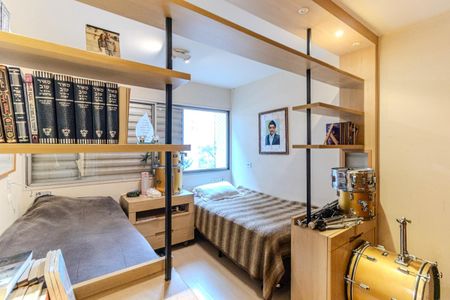 Apartamento à venda com 136m², 4 quartos e 2 vagasQuarto 2