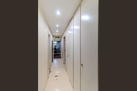 Apartamento à venda com 136m², 4 quartos e 2 vagasCorredor