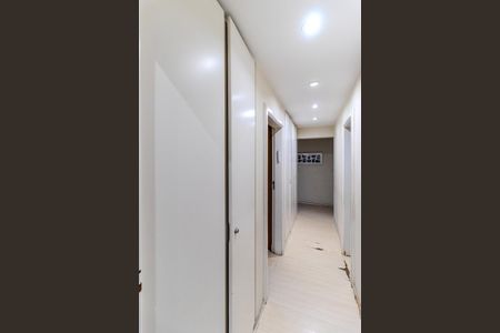 Apartamento à venda com 136m², 4 quartos e 2 vagasCorredor