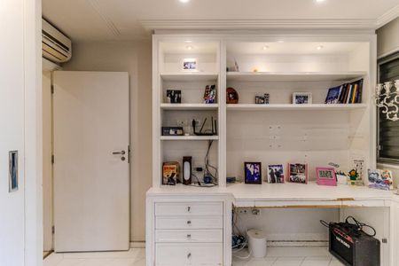 Apartamento à venda com 136m², 4 quartos e 2 vagasQuarto 3