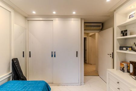 Apartamento à venda com 136m², 4 quartos e 2 vagasQuarto 3