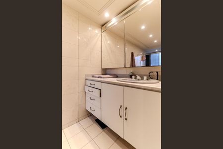 Apartamento à venda com 136m², 4 quartos e 2 vagasBanheiro da Suíte