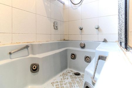 Apartamento à venda com 136m², 4 quartos e 2 vagasBanheiro da Suíte