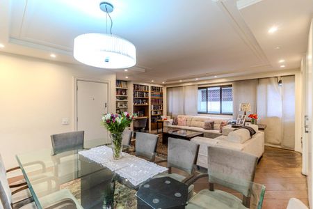 Apartamento à venda com 136m², 4 quartos e 2 vagasSala