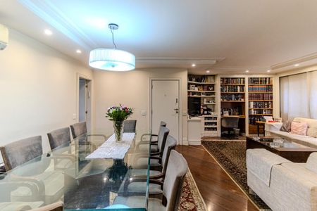 Apartamento à venda com 136m², 4 quartos e 2 vagasSala