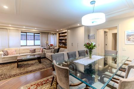 Apartamento à venda com 136m², 4 quartos e 2 vagasSala