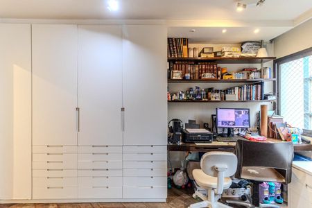 Apartamento à venda com 136m², 4 quartos e 2 vagasQuarto 1