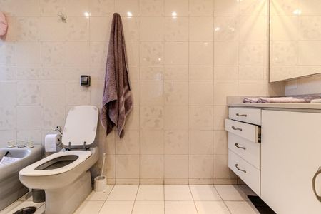 Apartamento à venda com 136m², 4 quartos e 2 vagasBanheiro da Suíte