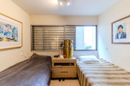 Apartamento à venda com 136m², 4 quartos e 2 vagasQuarto 2