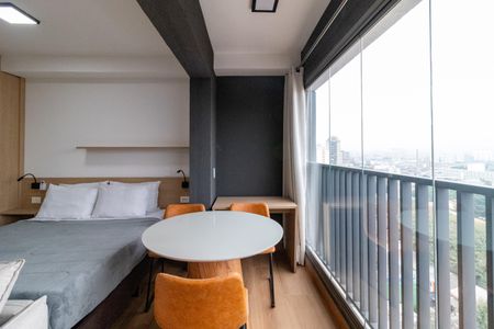 Studio à venda com 33m², 1 quarto e sem vaga Studio à venda com 33m², 1 quarto e sem vagaVaranda