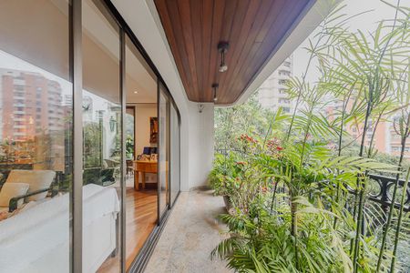 Apartamento à venda com 402m², 4 quartos e 4 vagasVaranda da Sala