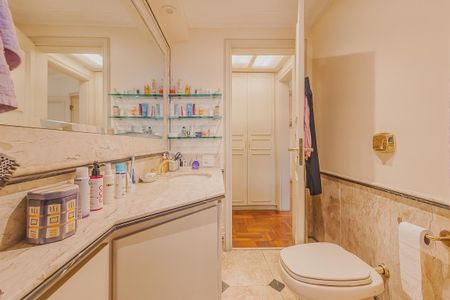 Apartamento à venda com 402m², 4 quartos e 4 vagasBanheiro da Suíte 1