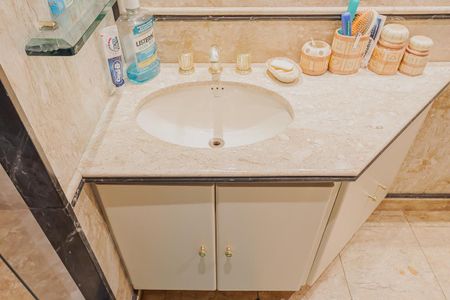 Apartamento à venda com 402m², 4 quartos e 4 vagasBanheiro da Suíte 2