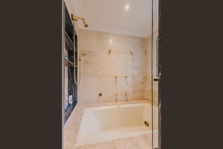 Apartamento à venda com 402m², 4 quartos e 4 vagasBanheiro da Suíte 3