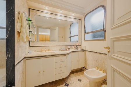 Apartamento à venda com 402m², 4 quartos e 4 vagasBanheiro da Suíte 3