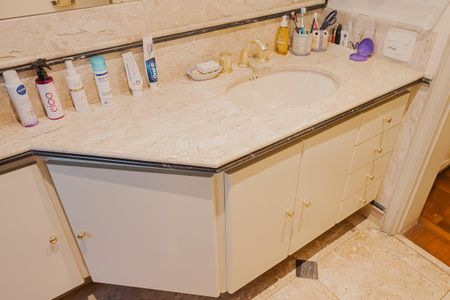 Apartamento à venda com 402m², 4 quartos e 4 vagasBanheiro da Suíte 1