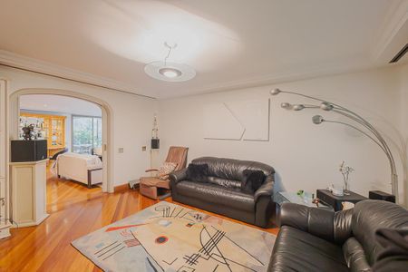 Apartamento à venda com 402m², 4 quartos e 4 vagasSala de TV