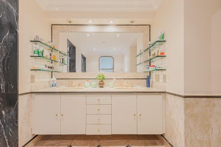 Apartamento à venda com 402m², 4 quartos e 4 vagasBanheiro da Suíte 4