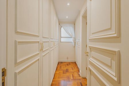 Apartamento à venda com 402m², 4 quartos e 4 vagasCloset da suíte 4