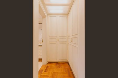 Apartamento à venda com 402m², 4 quartos e 4 vagasSuíte 1