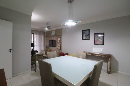 Sala de apartamento para alugar com 3 quartos, 110m² em Balneario Guarujá, Guarujá