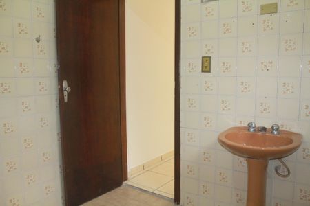 Casa à venda com 100m², 2 quartos e 2 vagasBanheiro da Suíte 2