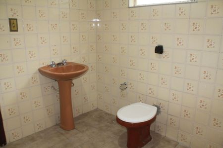 Casa à venda com 100m², 2 quartos e 2 vagasBanheiro da Suíte 2