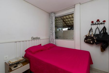 Casa à venda com 350m², 6 quartos e 2 vagas Casa à venda com 350m², 6 quartos e 2 vagasQuarto 2 - Casa 2